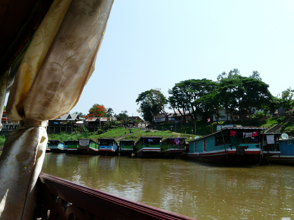 El Blog de Tailandia - Barcos por el Mekong