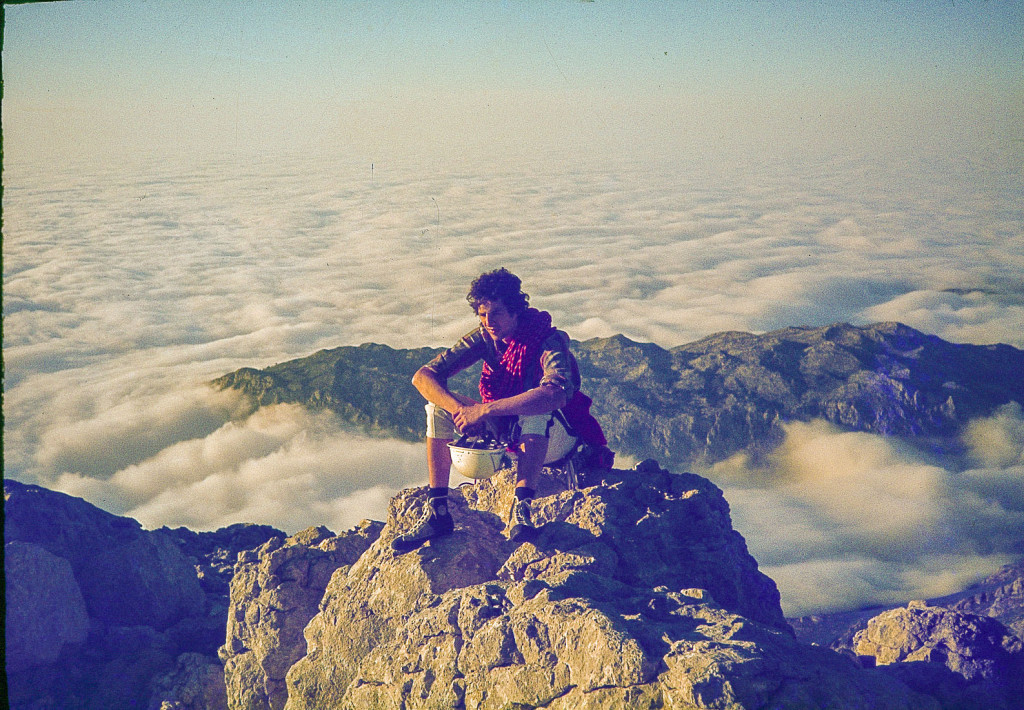 1980- En la cumbre tras escalar la cara oeste del Naranjo de Bulnes