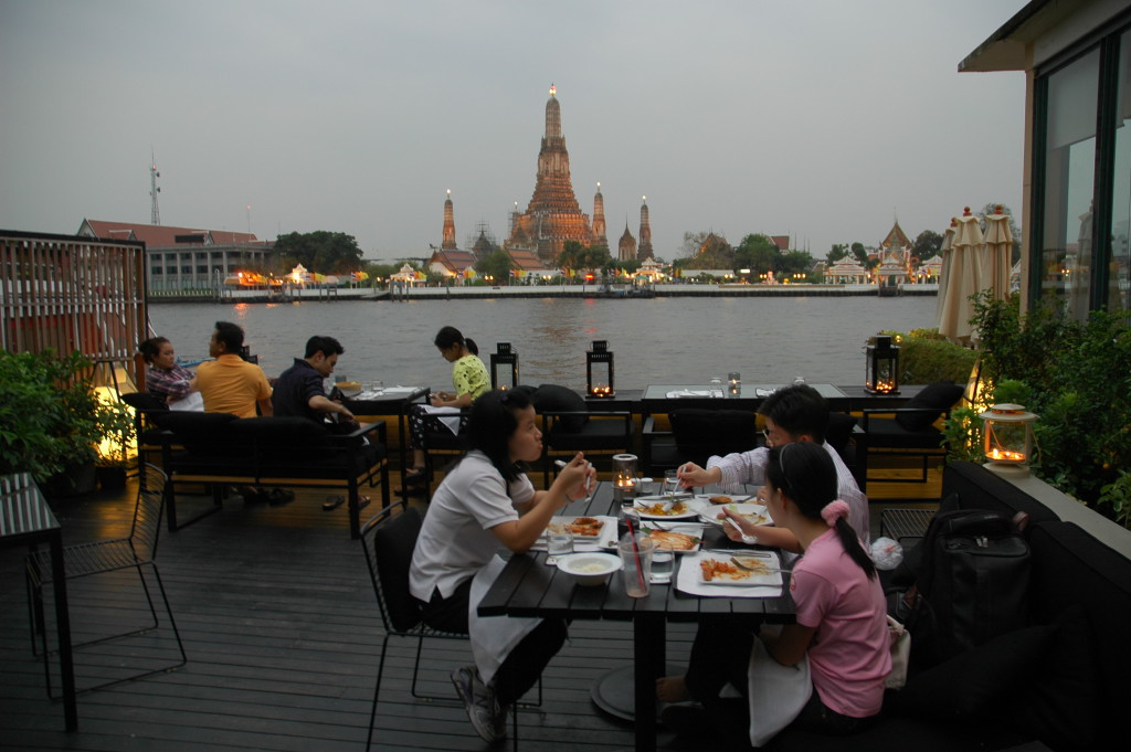 Vista del Wat Arun desde Sala Rattanakosin