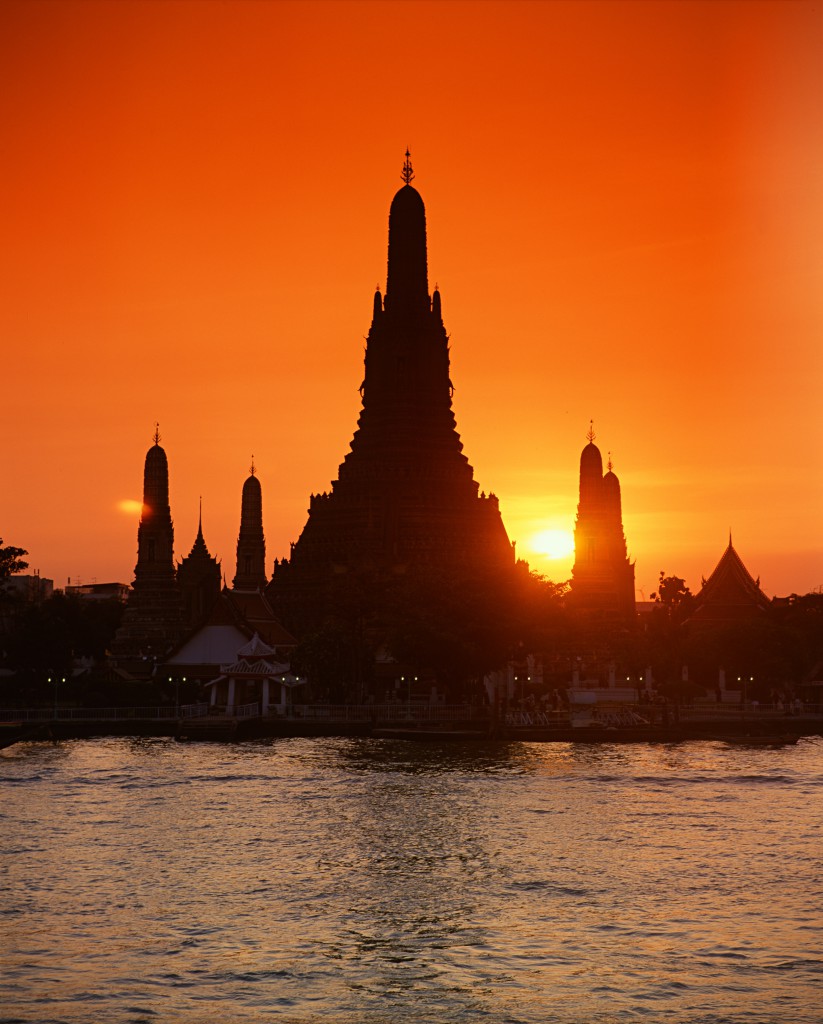 Foto: DAB Wat Arun al amanecer