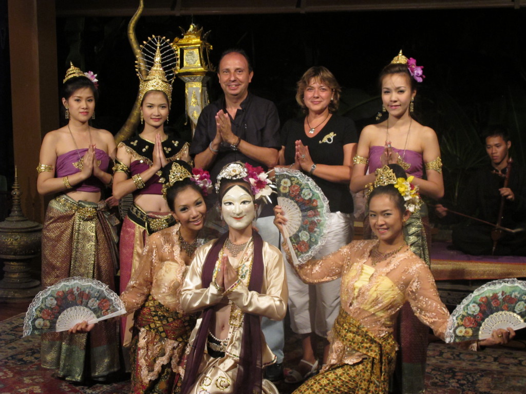 Bailarinas del Dhara Dhevi. Chiang Mai