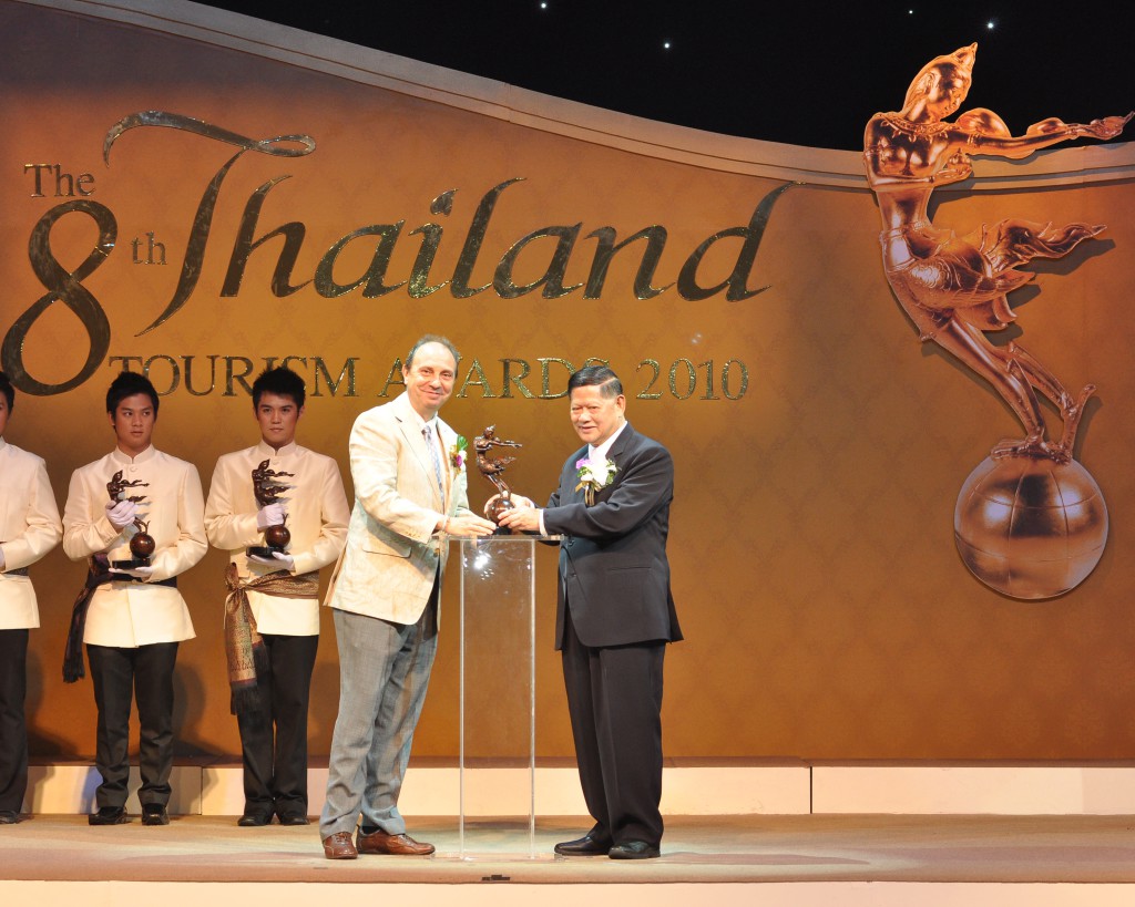 Recogiendo el Premio Friend of Thailand