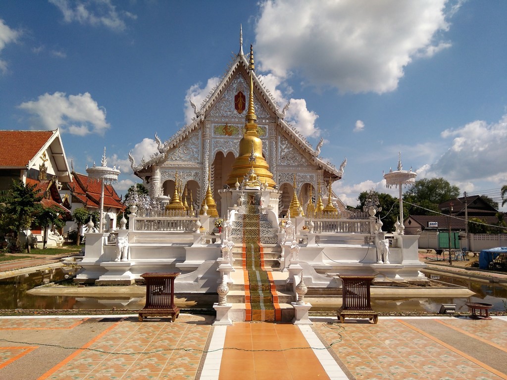 Templo blanco de Chiang Rai en Lampang -paraíso-