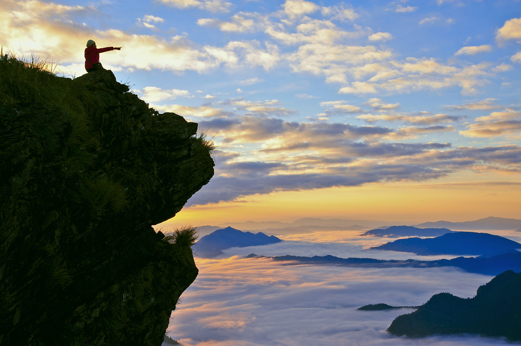 Sea of Mist at Phu Chi Fa, Chiang Rai Published in Phu Chi Dao, Phu Chi Fa, Doi Pha Tang The spectacular sea of mist. Osotho Magazine, Issued : January, 2017